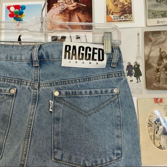 THE RAGGED PRIEST REVIVE RELAXED STRAIGHT LEG MID RISE V WAIST LIGHT WASH JEANS - Picture 4 of 9